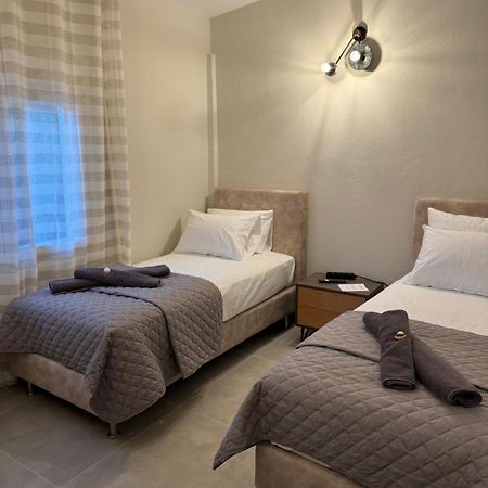 Seaviewapartment Ofrínion Esterno foto