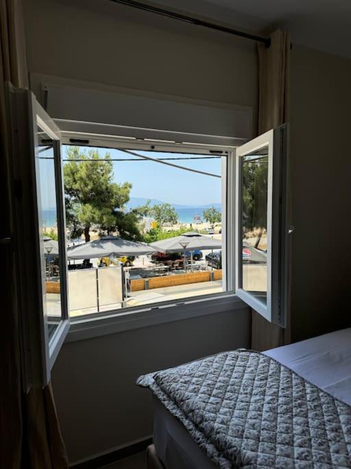 Seaviewapartment Ofrínion Esterno foto