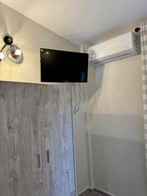 Seaviewapartment Ofrínion Esterno foto
