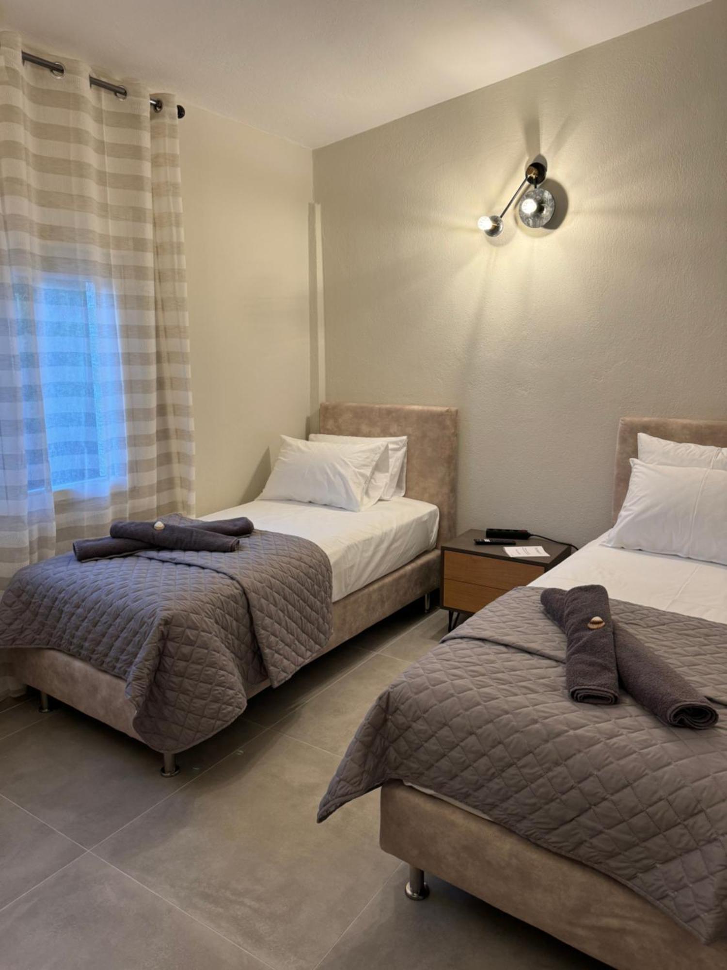 Seaviewapartment Ofrínion Esterno foto